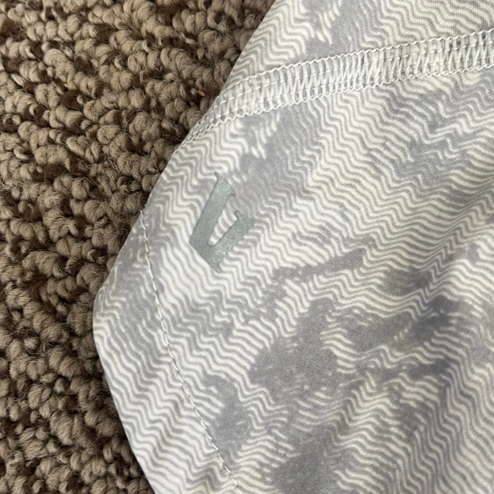 Vuori work out shorts - Picture 4 of 7